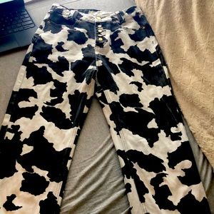 Cinder cow print jeans in good condition just bought didn’t fit me sadly :(